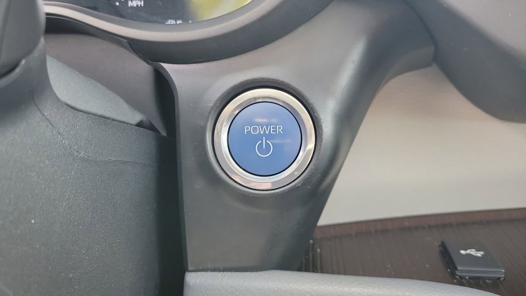 Certified 2024 Toyota Sienna XLE FWD image 24