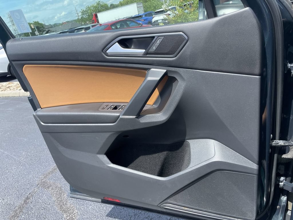 Used 2018 Volkswagen Tiguan SE w/ Panoramic Sunroof Package AWD/4WD image 20