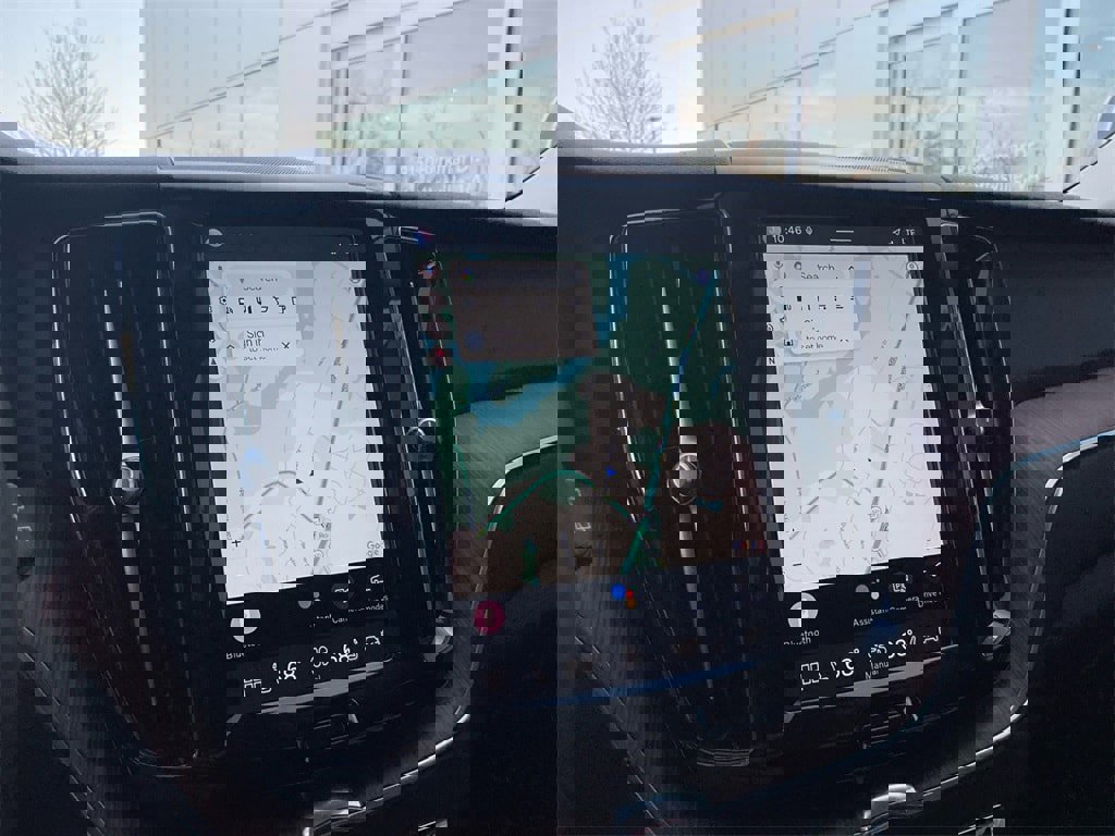 Certified 2023 Volvo XC60 B5 Plus image 20