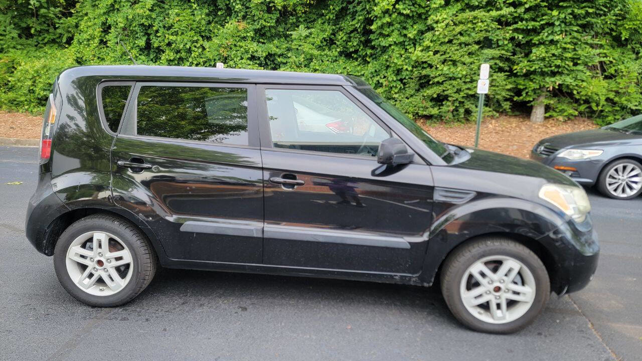 Used 2011 Kia Soul + FWD image 4