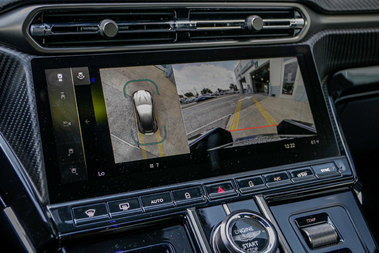 New 2025 Aston Martin V8 Vantage Coupe RWD image 27