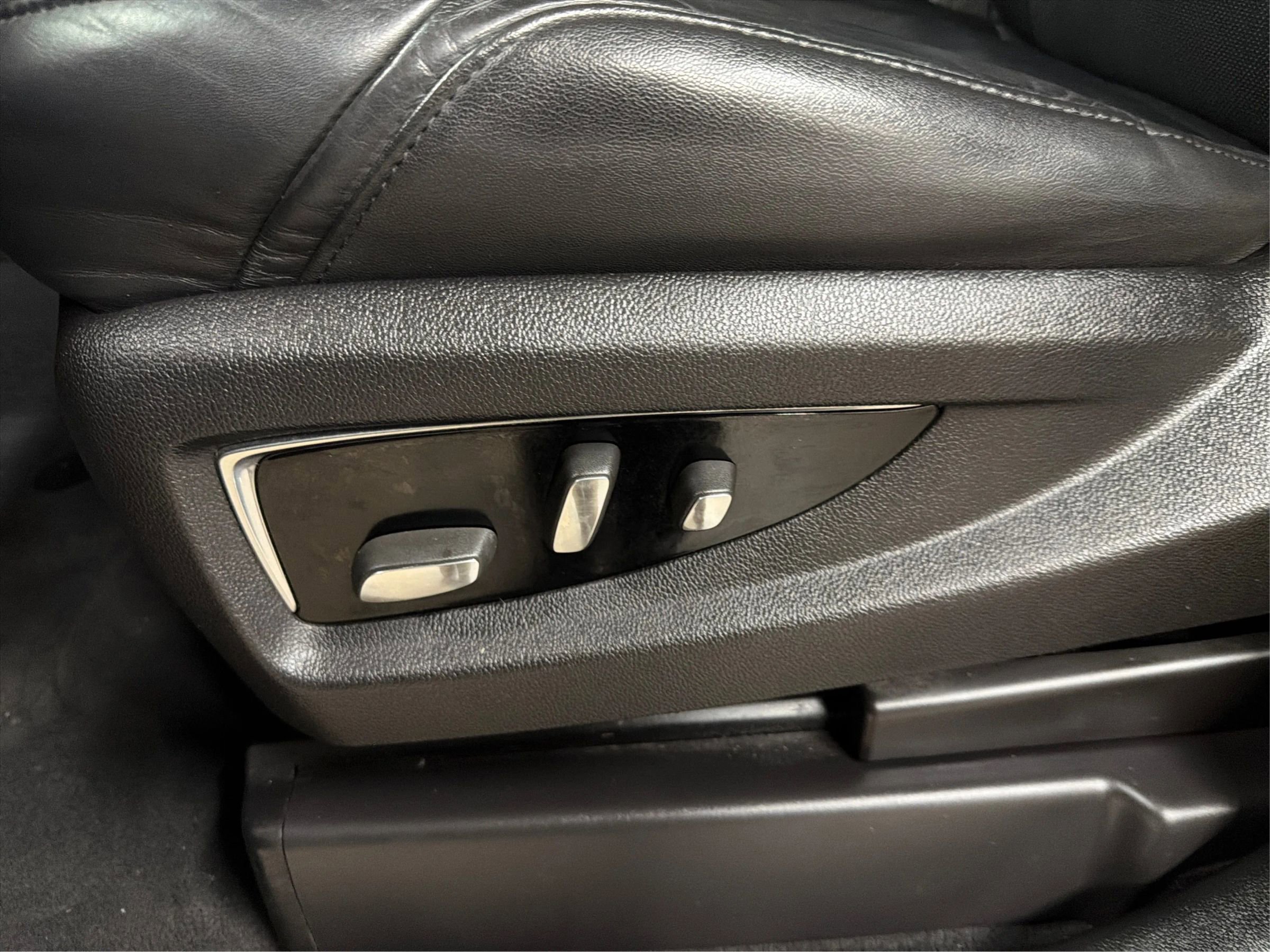 Used 2015 Cadillac Escalade Premium image 44