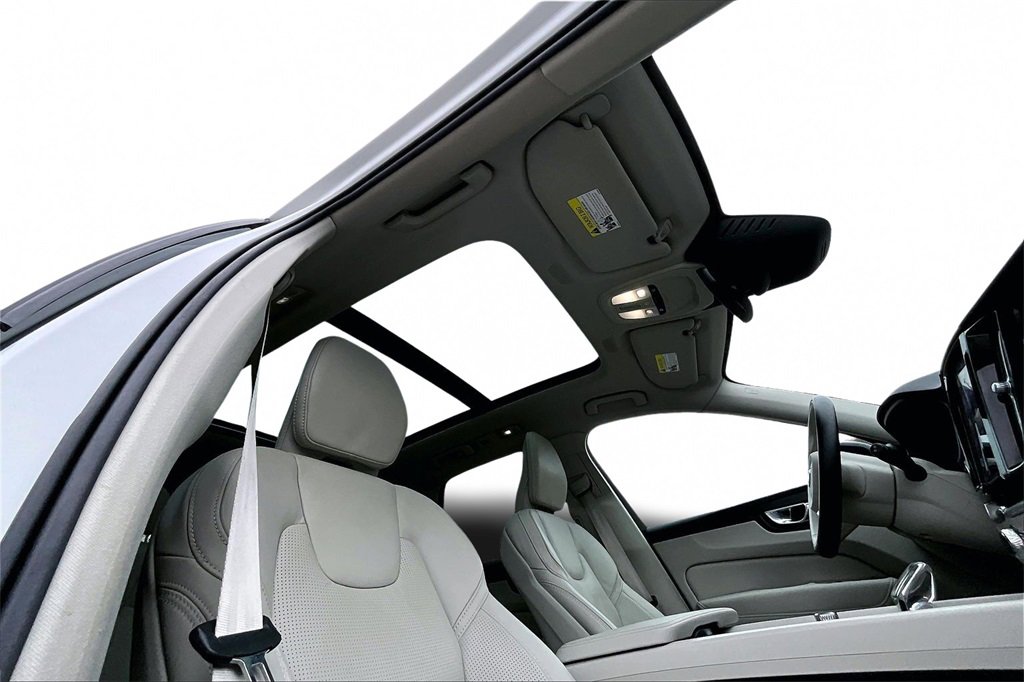 Used 2023 Volvo XC60 B5 Ultimate image 27