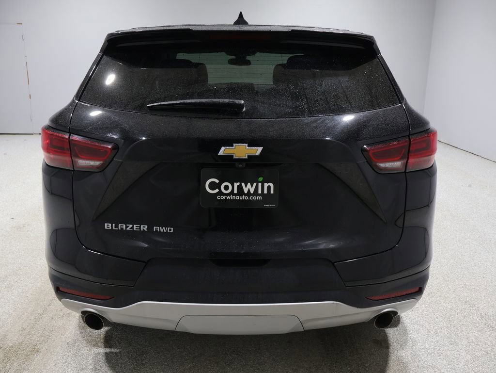 Used 2025 Chevrolet Blazer LT image 3