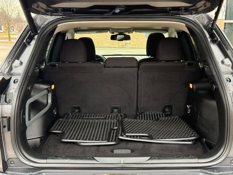 Used 2017 Jeep Cherokee Latitude w/ Comfort/Convenience Group image 9