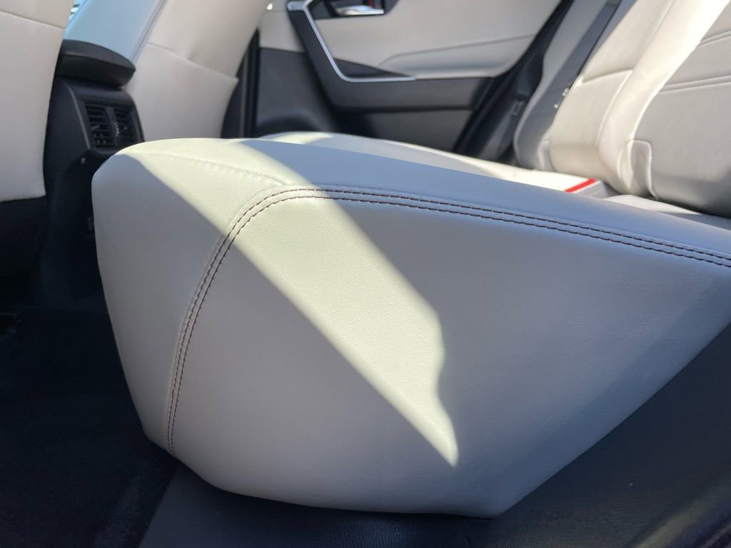 Used 2024 Toyota RAV4 XLE Premium image 40