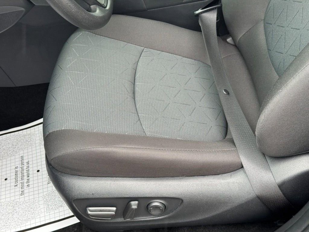 Used 2025 Toyota RAV4 XLE AWD/4WD image 16