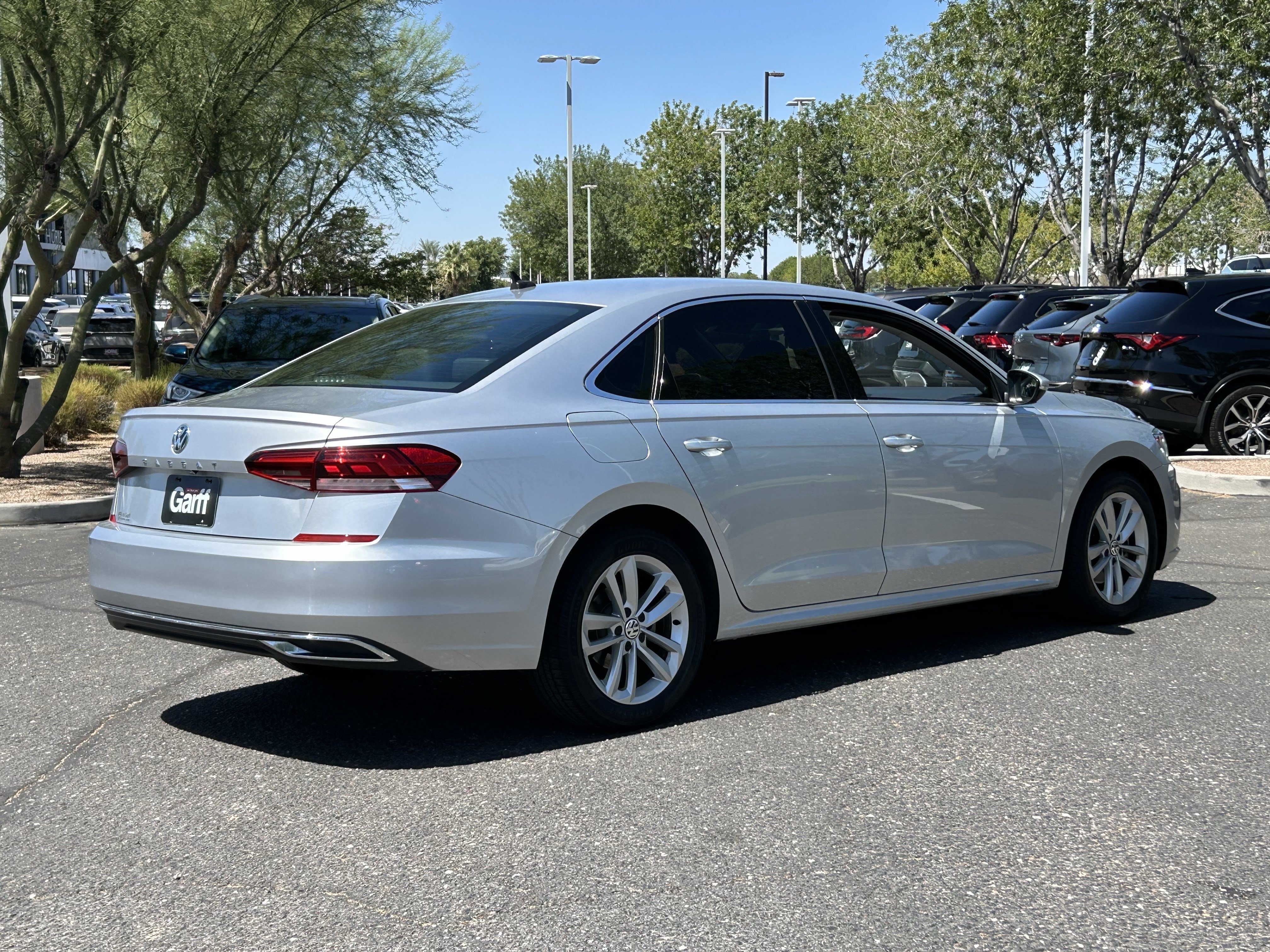 Used 2020 Volkswagen Passat 2.0T SE FWD image 4