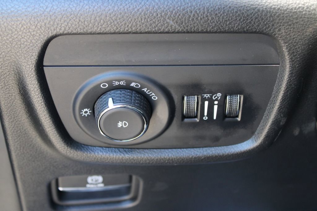 Used 2024 Jeep Grand Cherokee L Limited w/ Luxury Tech Group II image 32