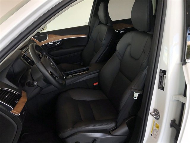 Used 2025 Volvo XC90 B6 Plus image 23