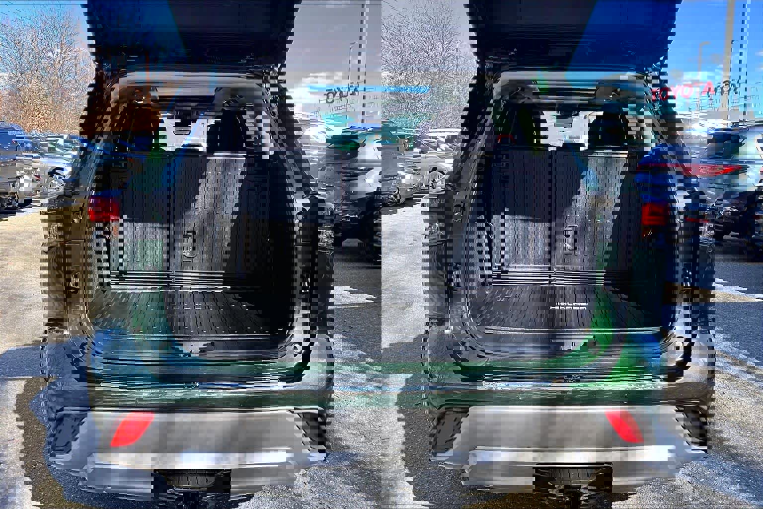 Certified 2025 Toyota Highlander Platinum image 31