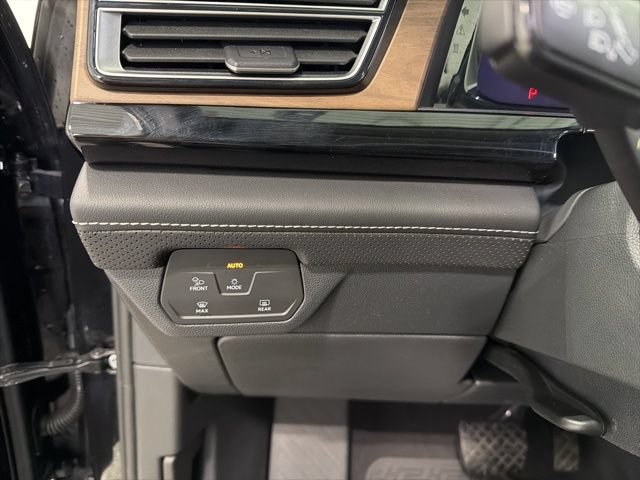 Used 2024 Volkswagen Atlas SE AWD/4WD image 10