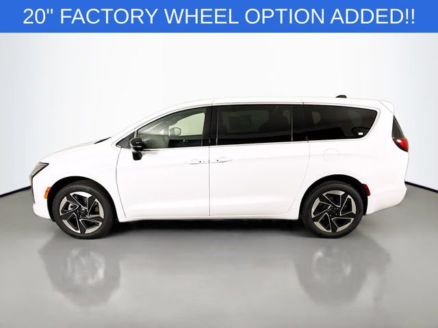 New 2027 Chrysler Pacifica Limited AWD/4WD image 4