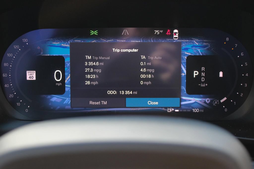 Certified 2025 Volvo XC40 B5 Plus AWD/4WD image 34