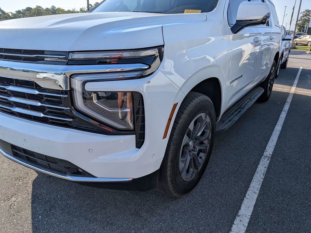 Used 2025 Chevrolet Suburban LT w/ Comfort Package AWD/4WD image 2
