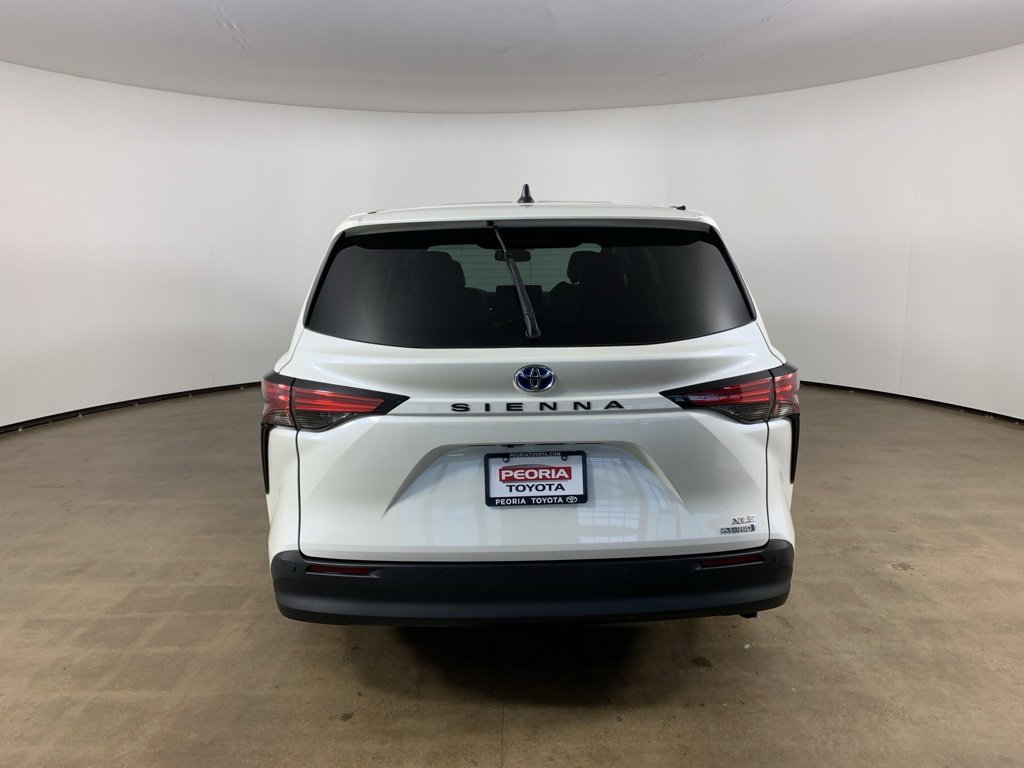 Used 2021 Toyota Sienna XLE image 10