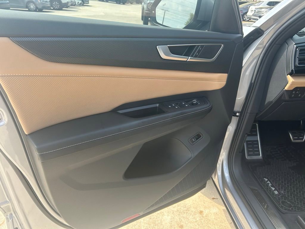 Certified 2024 Volkswagen Atlas Cross Sport SEL R-Line image 56