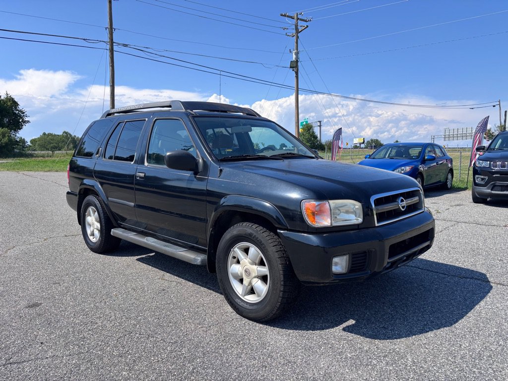 Used 2002 Nissan Pathfinder SE RWD image 1