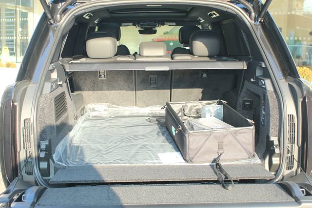 New 2026 Land Rover Range Rover Long Wheelbase SE image 12