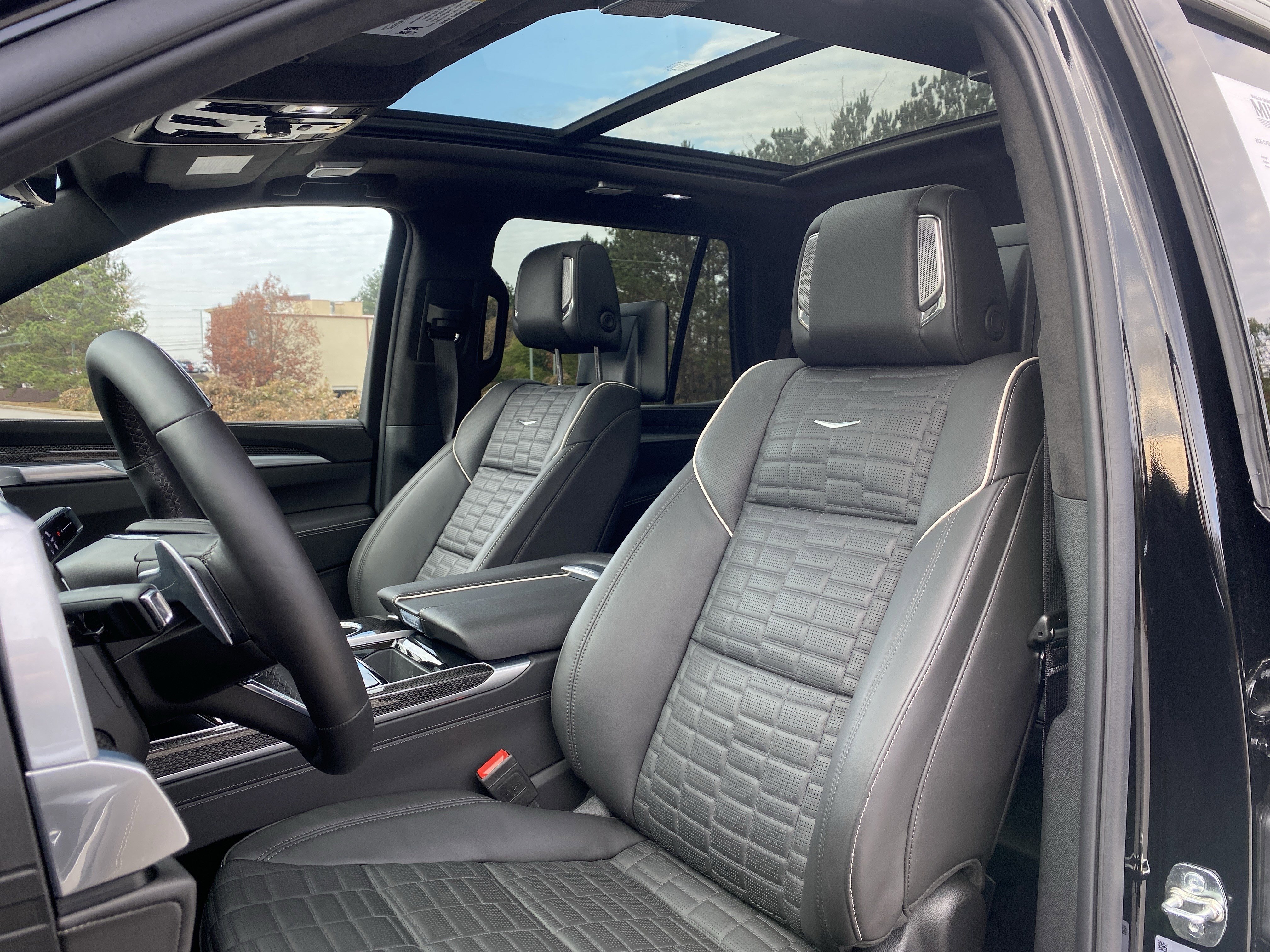 Used 2025 Cadillac Escalade V image 7