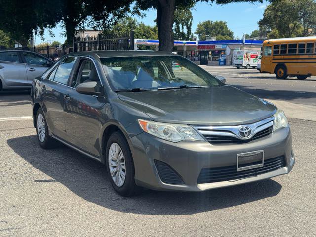 Used 2012 Toyota Camry LE image 3