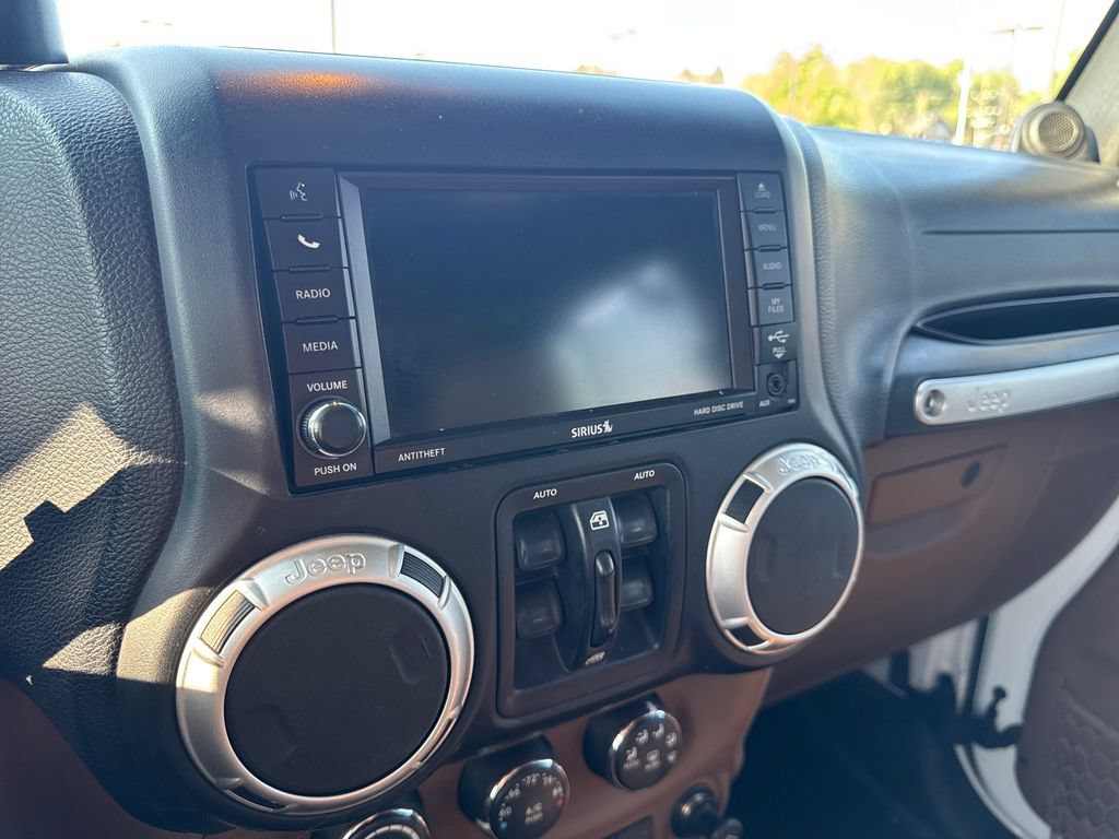 Used 2013 Jeep Wrangler Unlimited Sahara w/ Connectivity Group AWD/4WD image 22