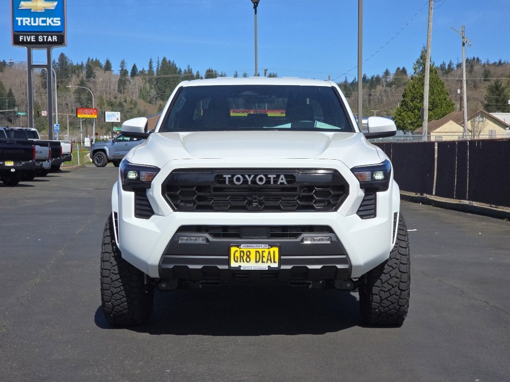 Used 2026 Toyota Tacoma SR5 AWD/4WD image 3