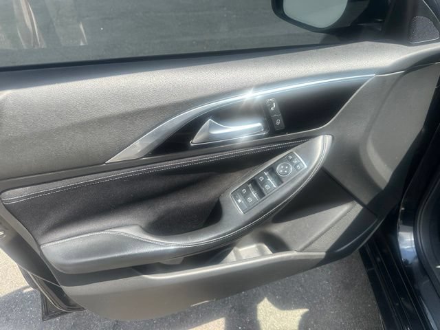 Used 2017 INFINITI QX30 FWD image 14