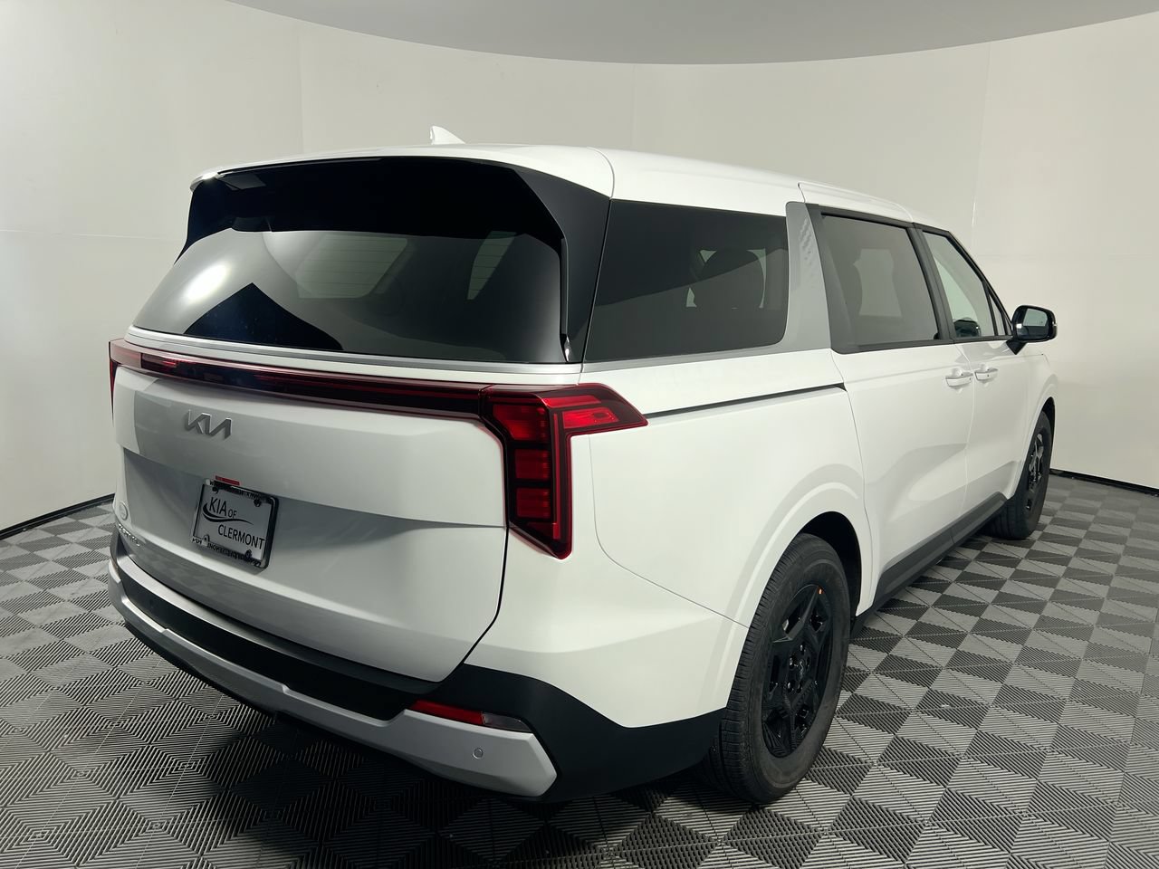 New 2027 Kia Carnival LX FWD image 3