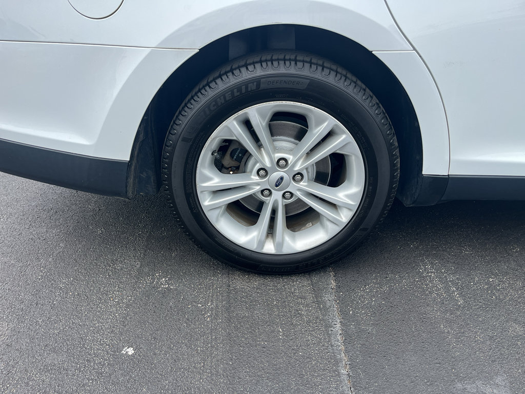 Used 2019 Ford Taurus SE FWD image 15