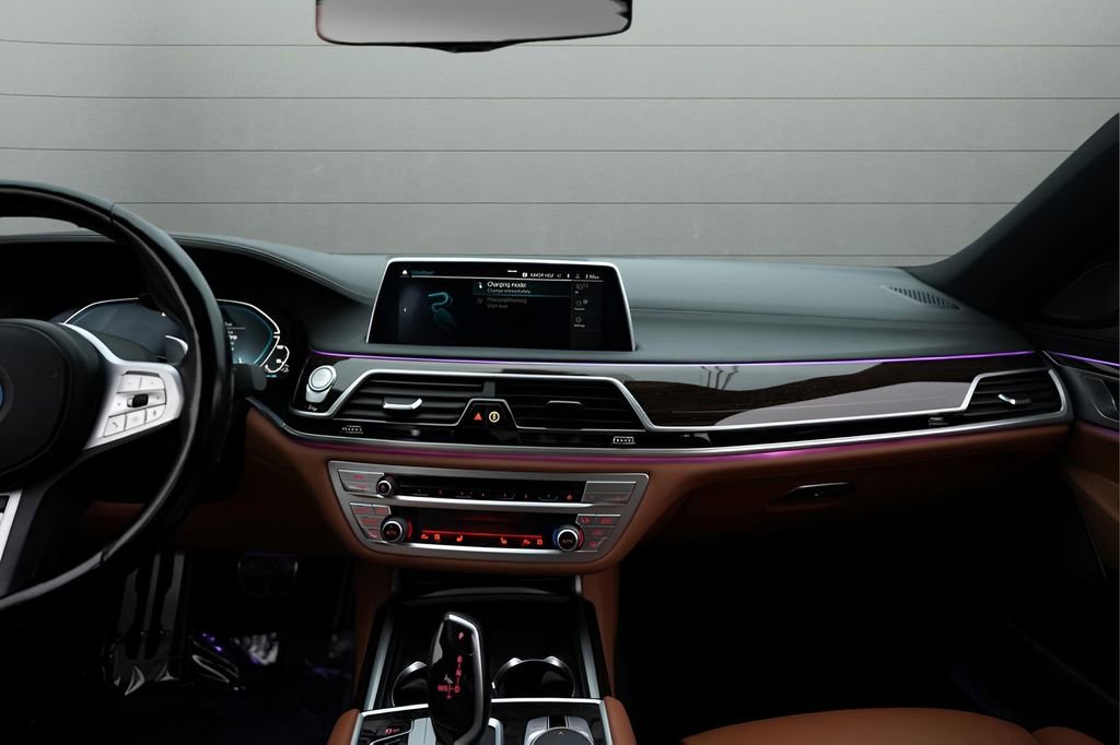 Used 2022 BMW 745e xDrive w/ M Sport Package image 41