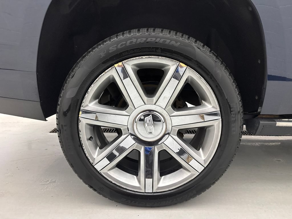 Used 2019 Cadillac Escalade Premium Luxury AWD/4WD image 12