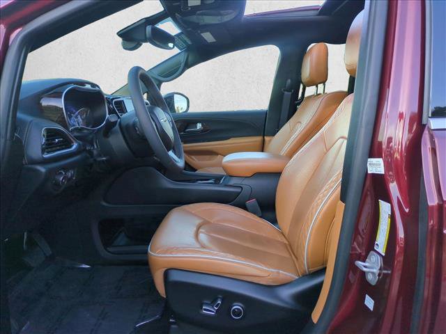 Used 2023 Chrysler Pacifica Pinnacle AWD/4WD image 17