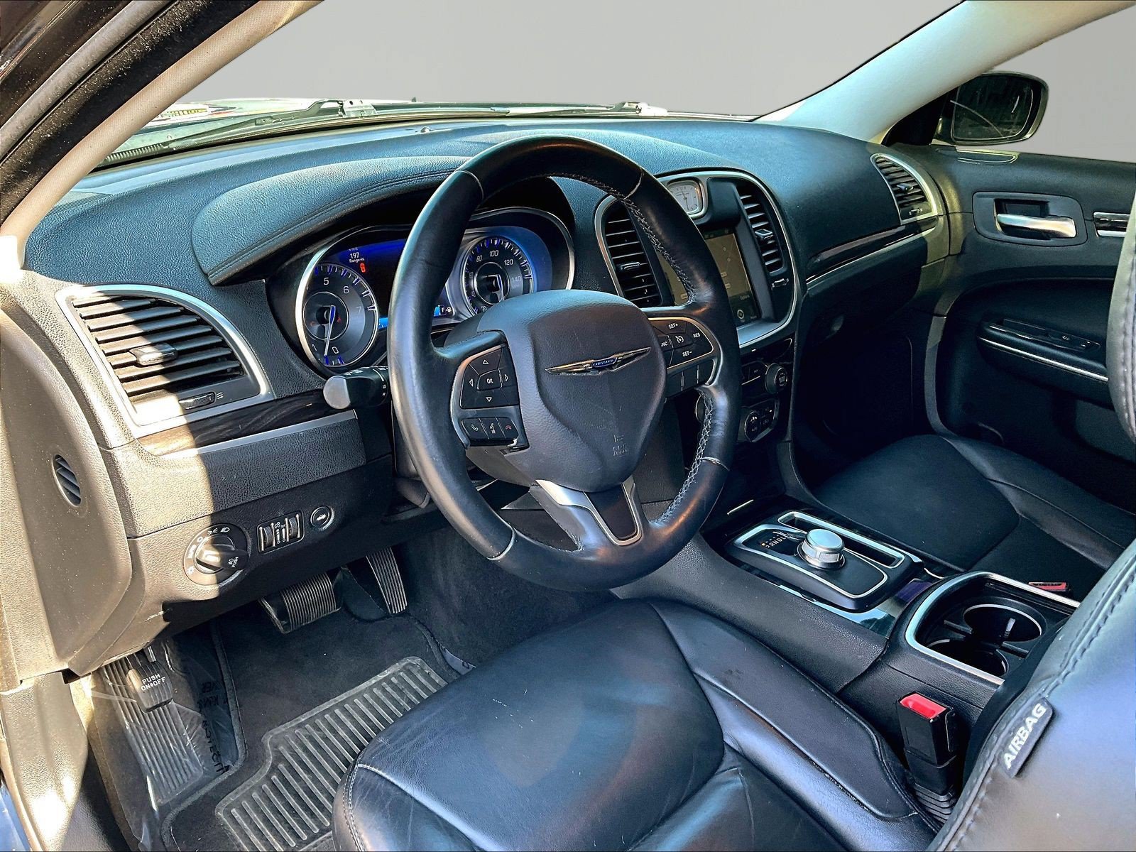 Used 2015 Chrysler 300 Limited w/ Driver Convenience Group RWD image 16