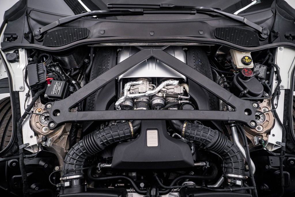 Used 2021 Aston Martin DB11 Coupe image 34
