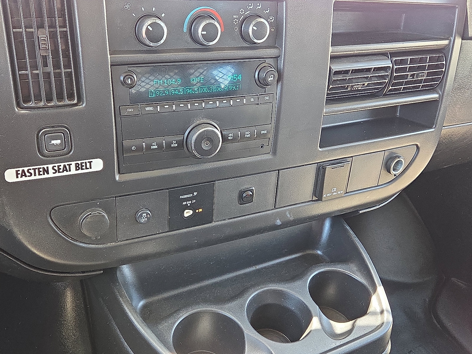 Used 2016 Chevrolet Express 2500 RWD image 17