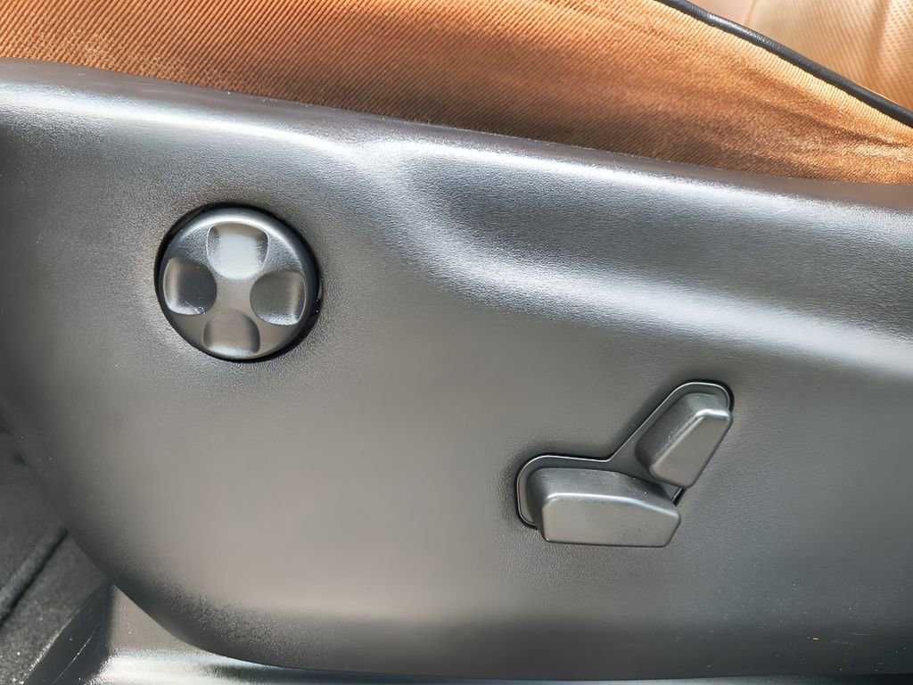 Used 2021 Jeep Grand Cherokee Overland w/ Trailer Tow Group IV image 12