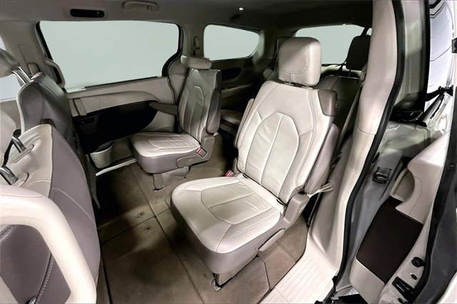 Used 2017 Chrysler Pacifica Touring-L image 20