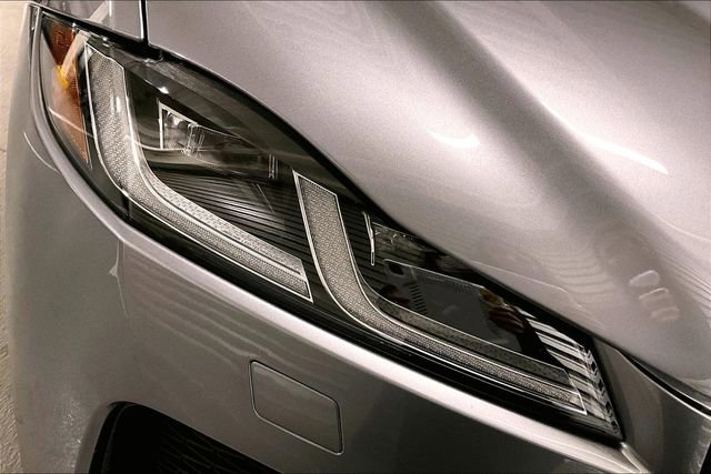 Certified 2025 Jaguar F-PACE R-Dynamic S image 28