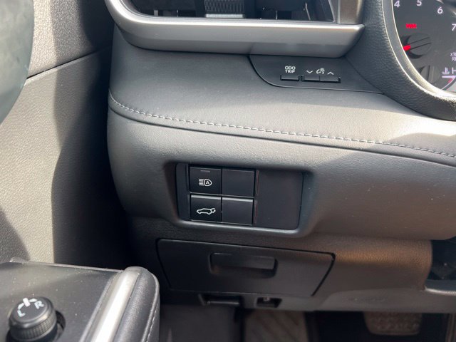 Used 2021 Toyota Highlander LE AWD/4WD image 23