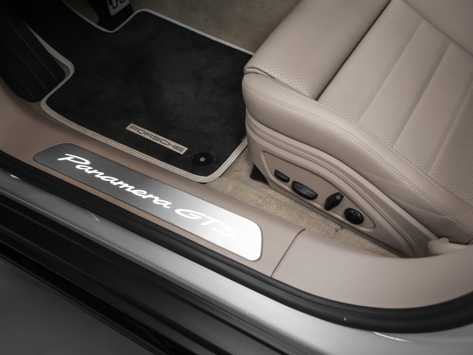 Certified 2026 Porsche Panamera GTS AWD/4WD image 37