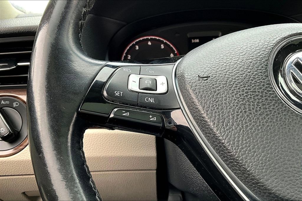 Used 2020 Volkswagen Passat 2.0T SEL image 11