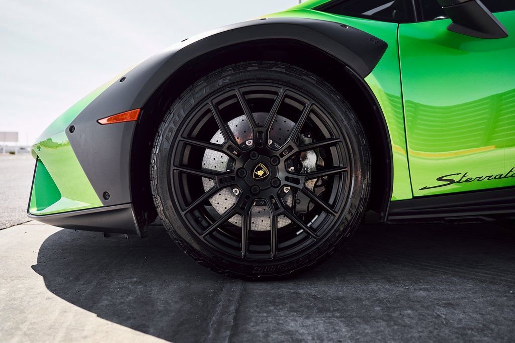 Used 2024 Lamborghini Huracan Sterrato AWD/4WD image 3