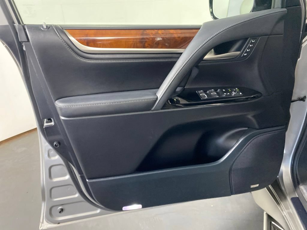 Used 2021 Lexus LX 570 4WD w/ Luxury Package image 25
