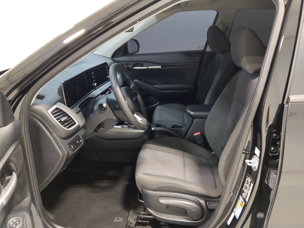 Used 2025 Kia Seltos LX AWD/4WD image 17