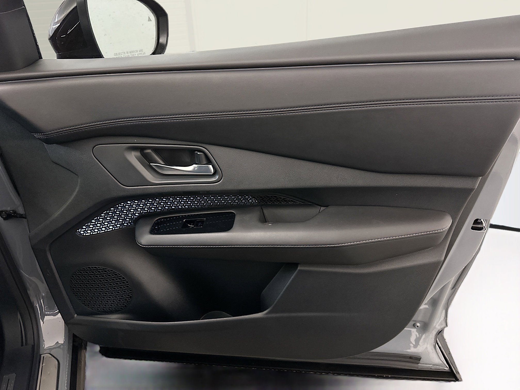 Used 2023 Nissan Ariya AWD image 33