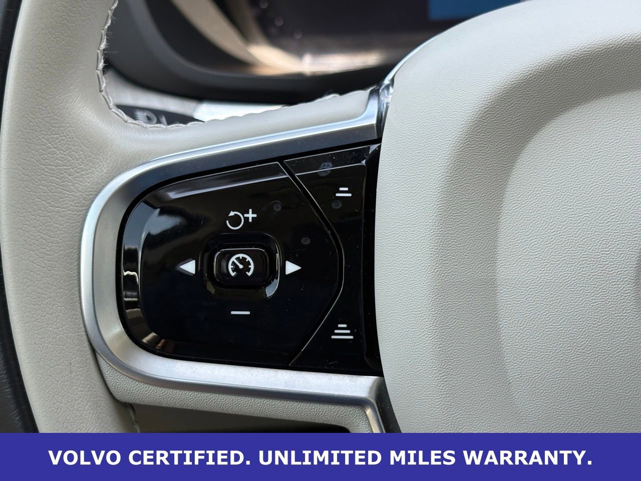 Certified 2023 Volvo XC60 B5 Ultimate w/ Climate Package image 18