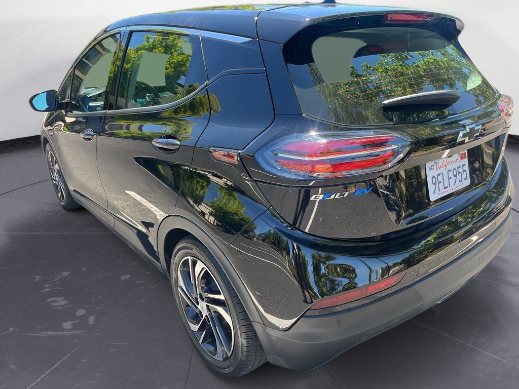 Used 2023 Chevrolet Bolt LT w/ Infotainment Package FWD image 7
