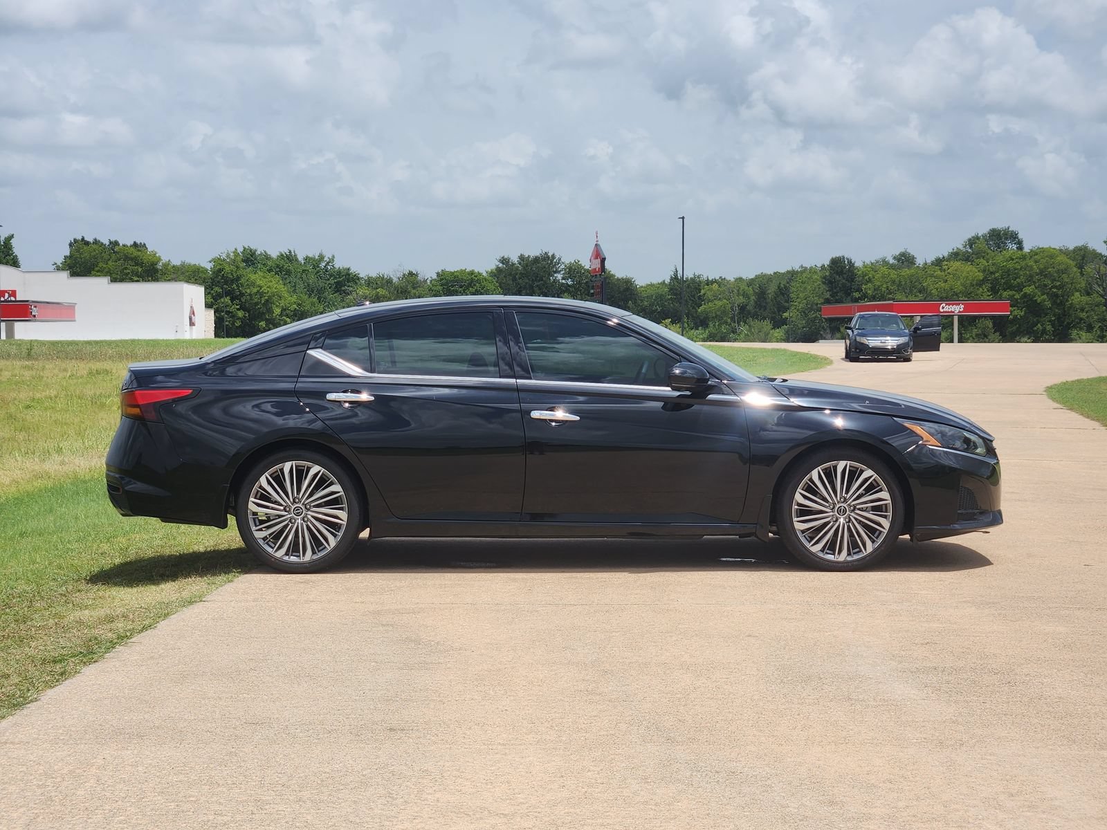 Certified 2025 Nissan Altima 2.5 SL FWD image 7
