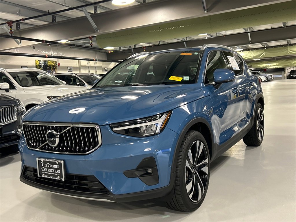 Certified 2024 Volvo XC40 B5 Plus w/ Protection Package Premier image 5